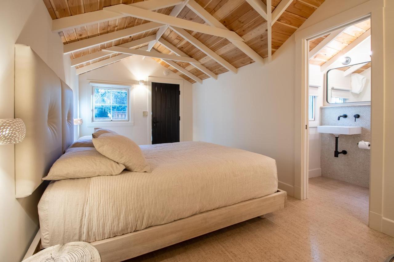 Dawn Ranch Hotel Гърнвил Екстериор снимка