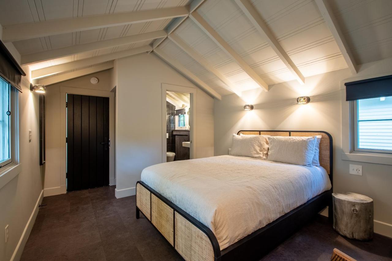 Dawn Ranch Hotel Гърнвил Екстериор снимка