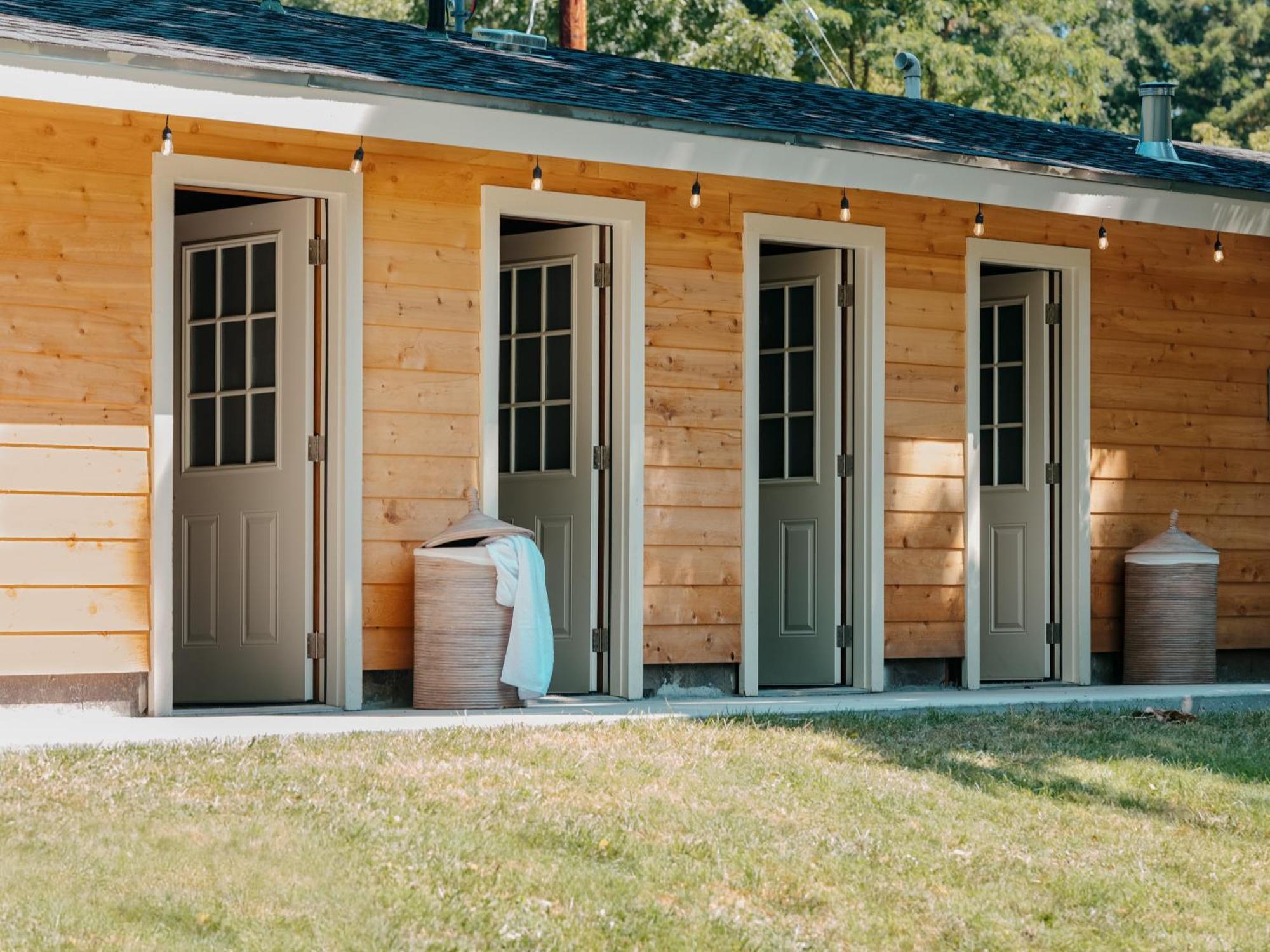 Dawn Ranch Hotel Гърнвил Екстериор снимка